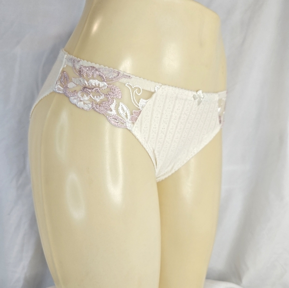 Valisere Panty - Picture 1 of 3